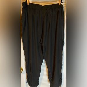 Ruched Black Plus size Pants with Pockets & Elastic Waistband